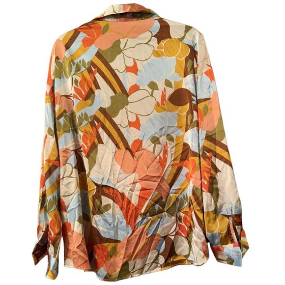 Colorful Floral Button-Up Blouse - Picture 3 of 7